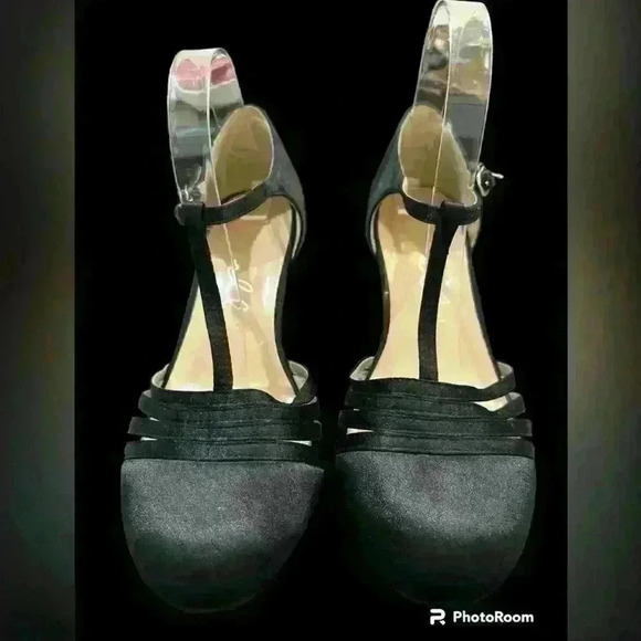 Ellie Shoes - Ellie women's Black Lucille Heels size 8